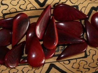 Tagua slzička (skrz, vínová)