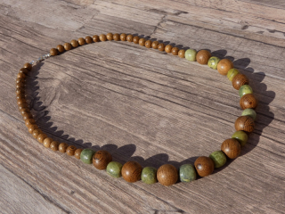 Náhrdelník (serpentinit II)