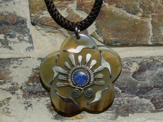 Přívěsek z rohoviny I