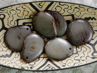 Tagua - placka (šedá)