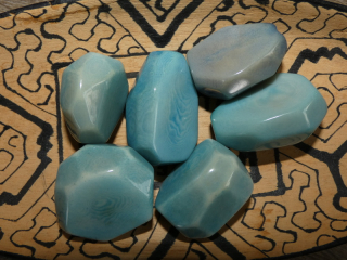 Tagua - drahokam (bledě modrý)