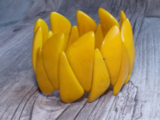 Náramek tagua (úlomky, žluté)