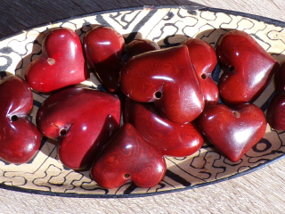 Tagua srdíčko (buclaté, vínové)