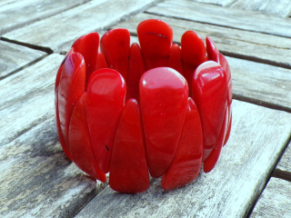 Náramek tagua (kapky, tmavě červené)
