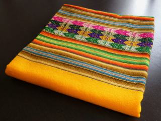 Látka/ubrus (žlutá)