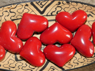Tagua srdíčko (buclaté, červené, skrz shora)