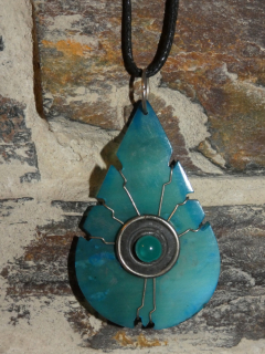 Přívěsek z rohoviny