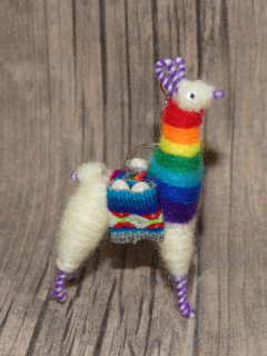 Přívěsek na klíče (lama, duhová)