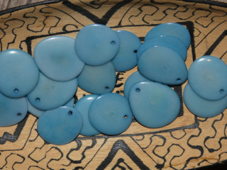 Tagua - plátek (mini, bledě modrý)