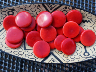 Tagua placička 25 mm (červená)