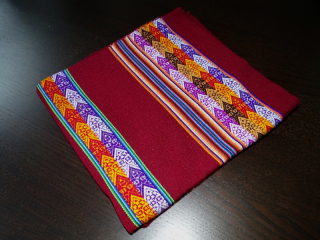 Látka/ubrus (tmavě červená)