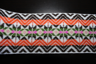 Pásek/lem (tmavý vzor, 1 m)