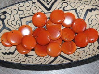 Tagua - placička 18 mm (2 díry, oranžová)