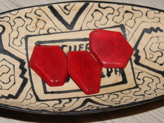 Tagua - nepravidelný (červený)