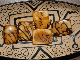 Tagua obdélník (žlutý, 2 dírky)