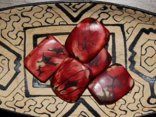 Tagua obdélník (červený, 2 dírky)