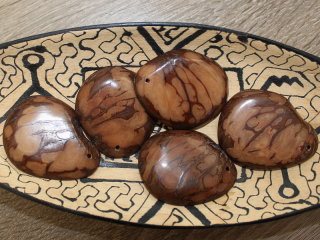 Tagua - placka (světle hnědá)