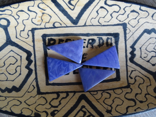 Tagua trojúhelník (skrz, světle fialový)