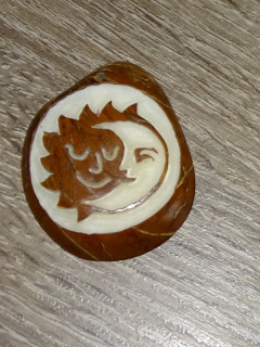 Přívěsek slunce v měsíci (tagua)
