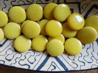 Tagua - placička 18 mm (žlutá)