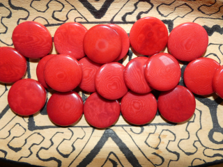 Tagua - placička 18 mm (červená)