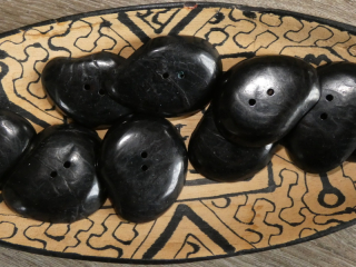 Knoflík placka (černý)