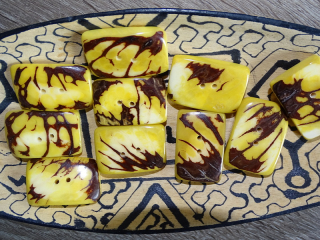 Knoflík obdélník (žlutý)