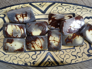 Knoflík obdélník (šedý)