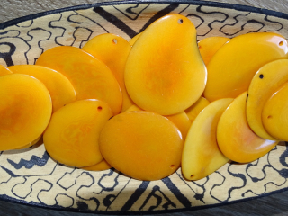 Tagua - plátek (žlutooranžový)