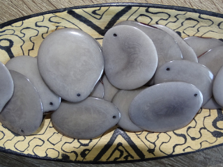 Tagua - plátek (šedý)