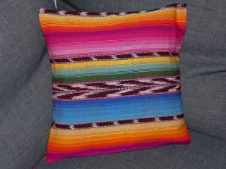 Polštářek (duhový, 39x40 cm)