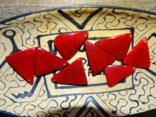 Tagua trojúhelník (červený)