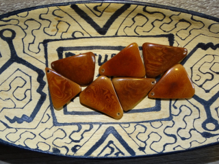 Tagua trojúhelník (hnědý)
