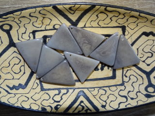 Tagua trojúhelník (šedý)