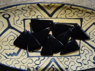 Tagua trojúhelník (černý)