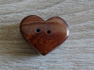 Knoflík srdíčko (hnědý)