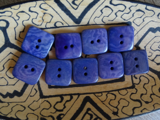 Knoflík čtvereček (světle fialový)