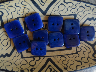Knoflík čtvereček (modrý)