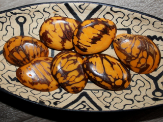 Tagua - placka (světle oranžová)