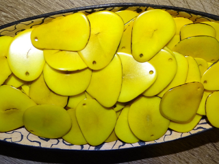 Tagua - plátek (žlutý)