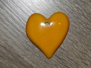 Tagua - srdíčko (placaté, žluté, bez kresby)