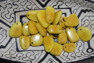 Tagua - úlomek velký (žlutý)