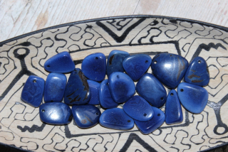 Tagua - úlomek velký (modrý)