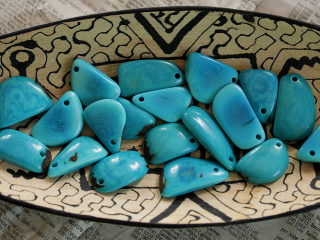 Tagua - úlomek velký (tyrkysový)