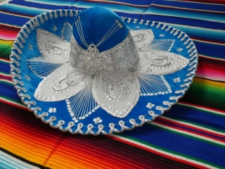 Sombrero (extra tyrkysovostříbrné)