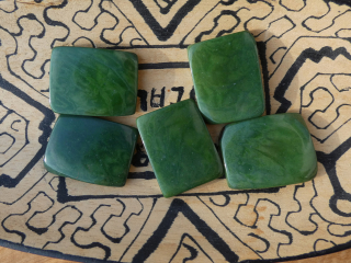 Tagua obdélník (tmavě zelený, 2 dírky, bez kresby)