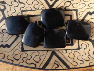 Tagua obdélník (černý, 2 dírky, bez kresby)
