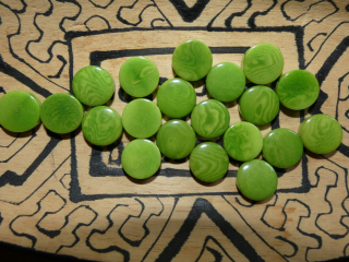 Tagua - placička 12 mm (světle zelená)