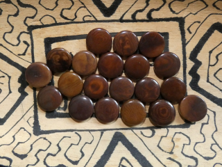 Tagua - placička 12 mm (hnědá)