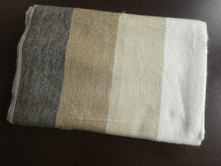 Deka/široký pléd z lamí vlny (menší, pruhy IV)